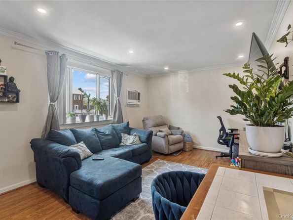 73-11 263rd Street B, Glen Oaks NY 11004