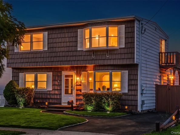 103 Parkview Street, Plainview NY 11803
