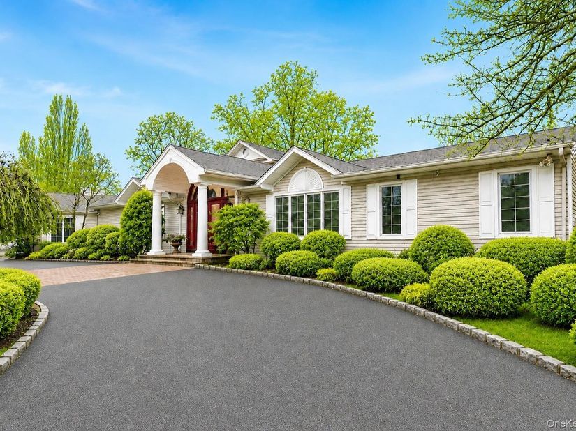 20 Astro Place, Dix Hills NY 11746
