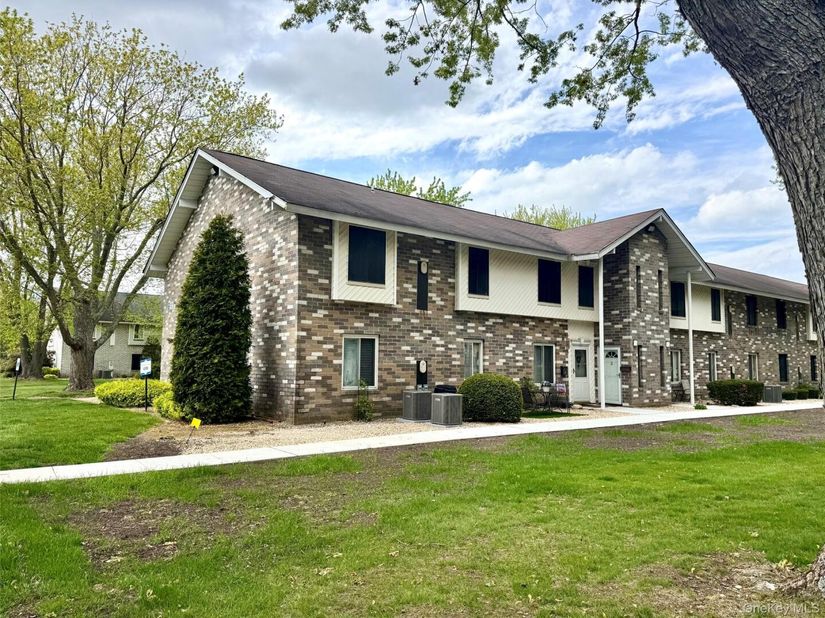1 Aspen Court 1A, Coram NY 11727
