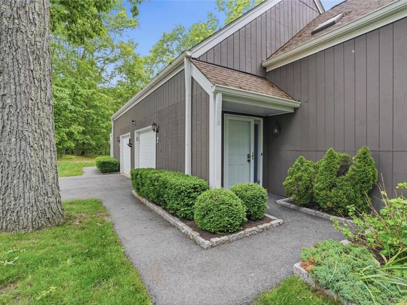 2 Timberland Pass, Chappaqua NY 10514
