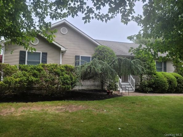 312 Riley Avenue, Calverton NY 11933