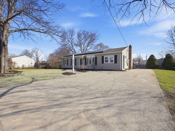 534 Hogg Memorial Dr, Whitman MA 02382
