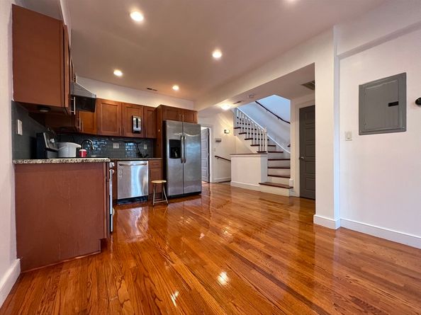 2 Mount Pleasant Pl 2, Boston MA 02119