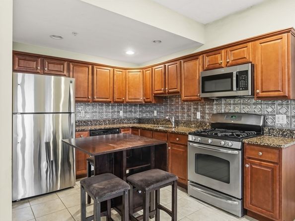 910 Saratoga Street 5, Boston MA 02128