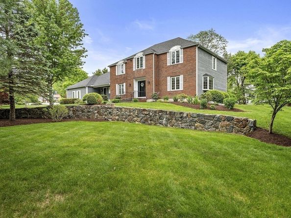 15 Kensington Dr, Canton MA 02021