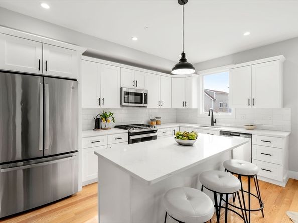 123-125 Centre St TH4, Boston MA 02124