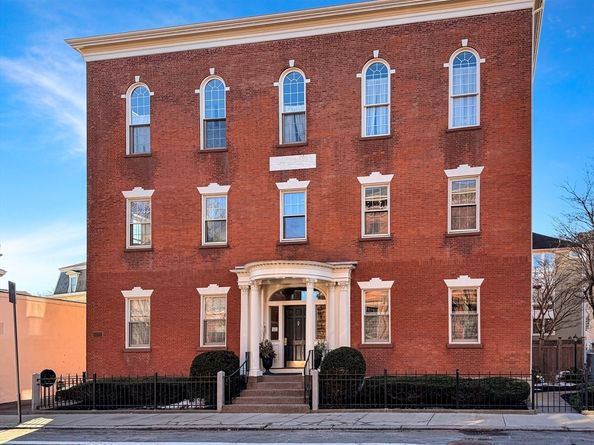 129 Essex St 8, Salem MA 01970