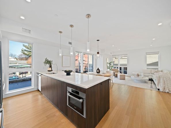 260 Beacon 201, Somerville MA 02143