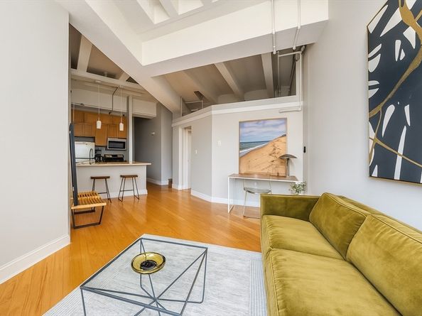 12 Stoneholm St 423, Boston MA 02115