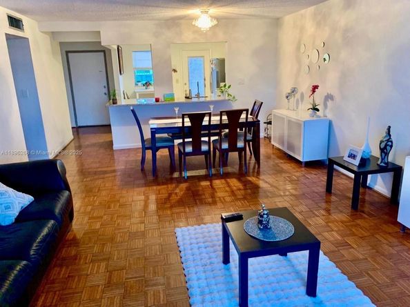 319 NE 14th Ave 702, Hallandale Beach FL 33009