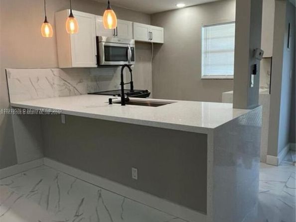 5102 NW 36th St 605, Lauderdale Lakes FL 33319