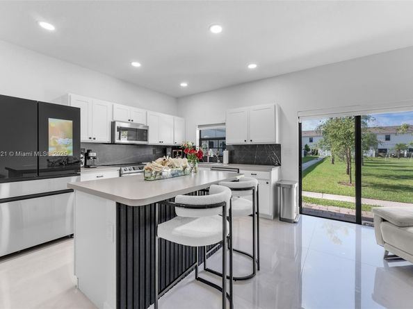 617 SW 11th St, Florida City FL 33034