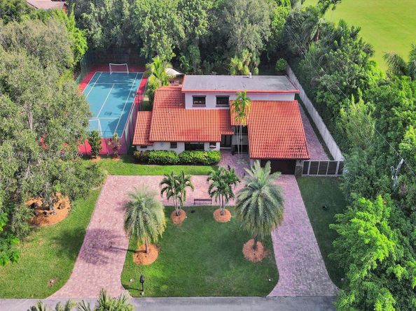 8111 SW 183rd St, Palmetto Bay FL 33157