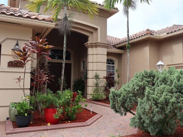 13742 NW 11th Ct, Pembroke Pines FL 33028