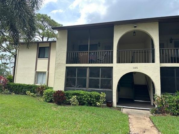 325 Knotty Pine Circle A1 FL 33463