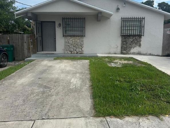 645 NW 2nd St, Florida City FL 33034