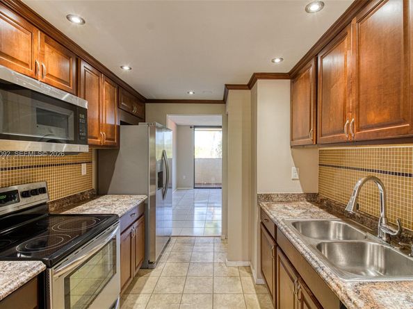 7401 NW 16th St 408, Plantation FL 33313