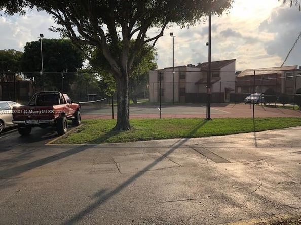 425 W Park Dr 12, Miami FL 33172