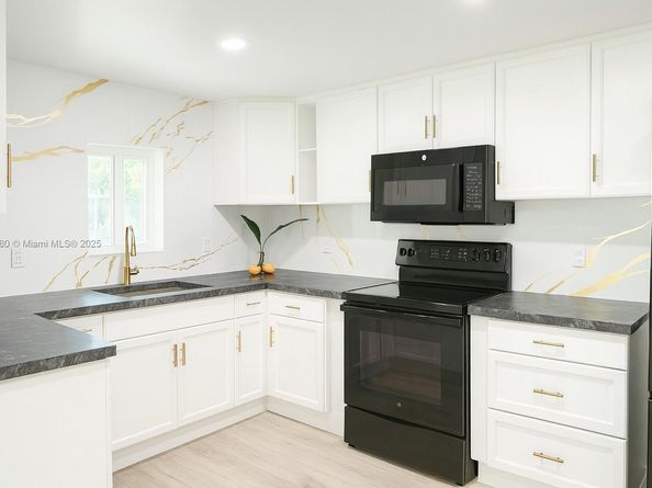 6317 Cleveland St, Hollywood FL 33024