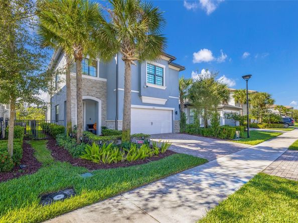 2454 Primrose Pl, Oakland Park FL 33309