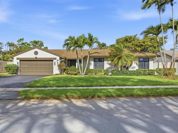 921 Monticello Ave, Davie FL 33325