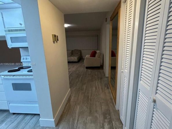 215 SE 3rd Ave 101A, Hallandale Beach FL 33009