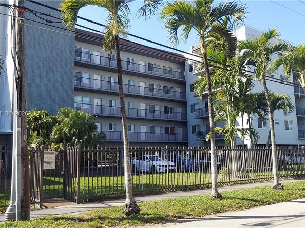 900 SW 84th Ave 301E, Miami FL 33144