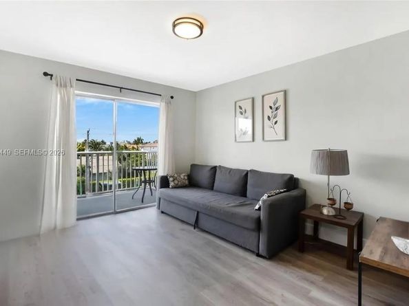 3527 NE 168th St 409, North Miami Beach FL 33160