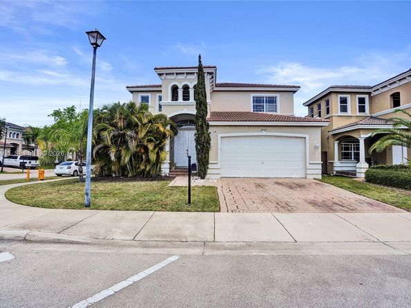 8987 SW 208th St, Cutler Bay FL 33189