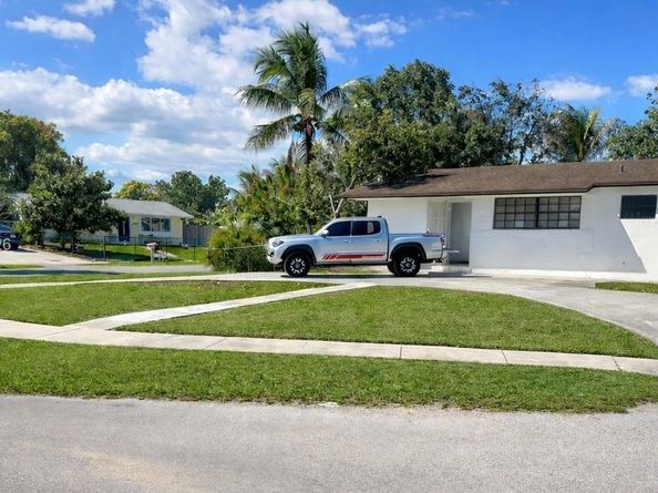 15761 SW 303rd St, Homestead FL 33033