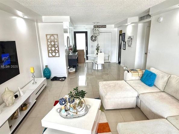 301 Golden Isles Dr 203, Hallandale Beach FL 33009