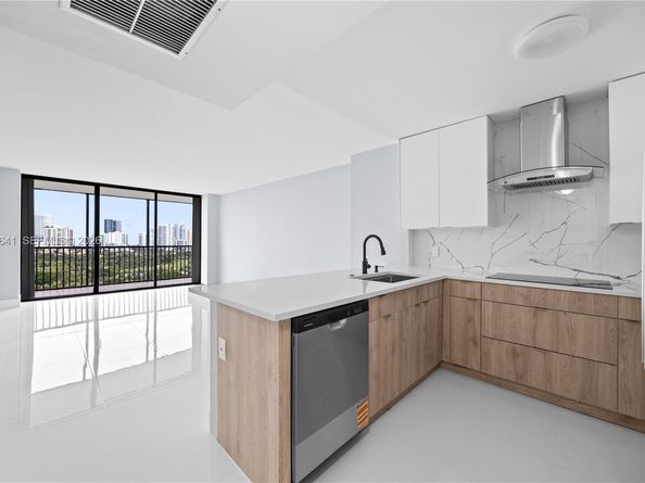 20335 W Country Club Dr 1905, Aventura FL 33180