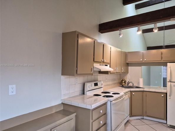 1752 NW 74th Ave 18, Plantation FL 33313