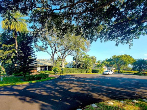 1 Balfour Rd E, Palm Beach Gardens FL 33418