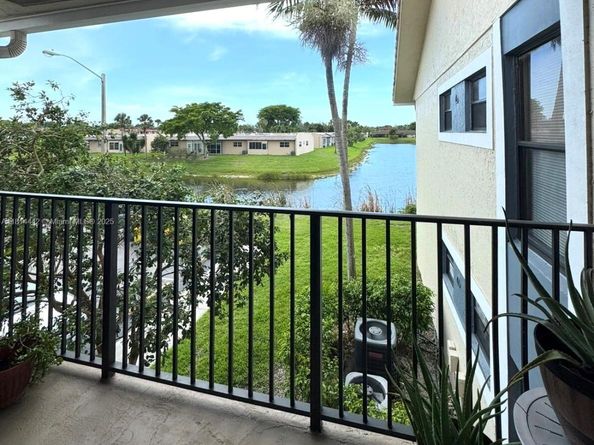 1484 Lake Crystal Dr E, West Palm Beach FL 33411
