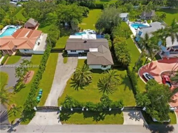 241 SW 129th Ave, Miami FL 33184