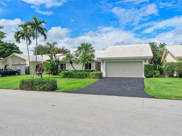 5667 N Cameo Dr N, Boca Raton FL 33433