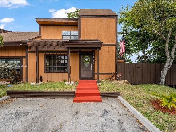 10101 Woodbury Ct, Pembroke Pines FL 33026
