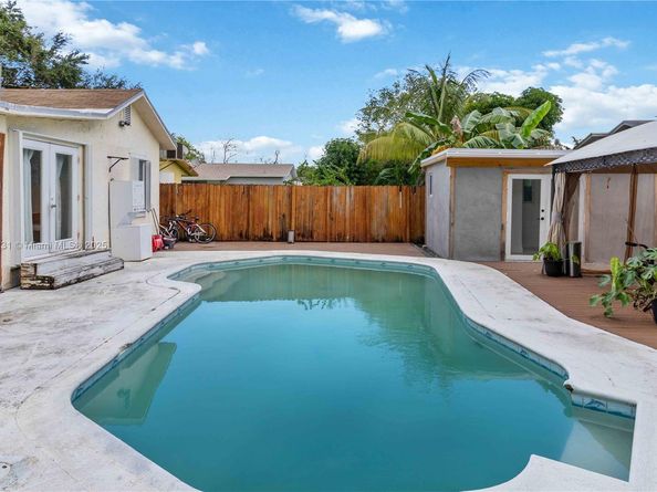 5740 Lincoln St, Hollywood FL 33021