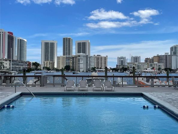 462 Golden Isles Dr 211, Hallandale Beach FL 33009