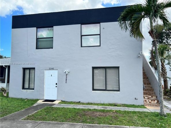 2240 Simms St, Hollywood FL 33020