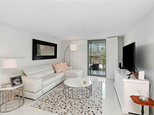 210 Sea View Dr 207, Key Biscayne FL 33149