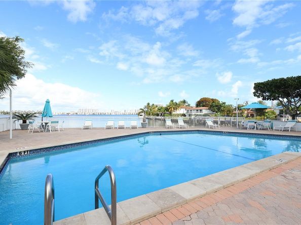 2841 NE 163rd St 902, North Miami Beach FL 33160