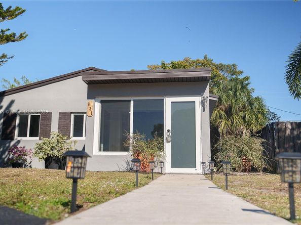 631 NE 57th St, Oakland Park FL 33334