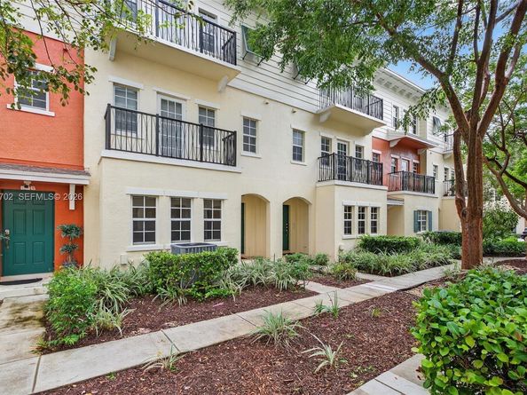 617 SW 1st Ave, Pompano Beach FL 33060