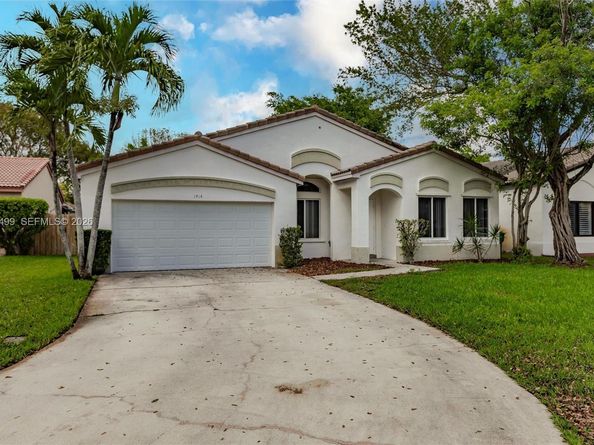 1414 E Harmony Lake Cir, Davie FL 33324