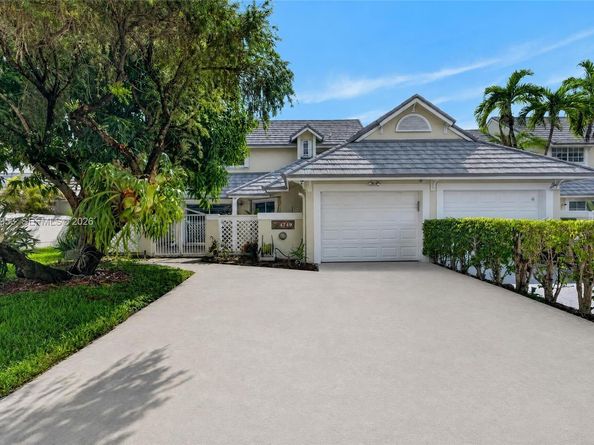 4749 NW 98th Pl, Doral FL 33178