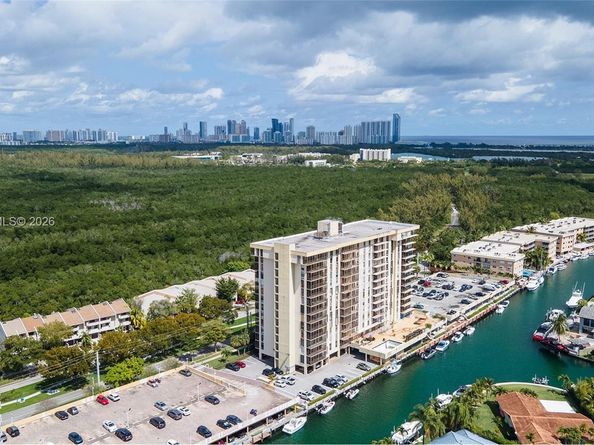 2500 NE 135th St B506, North Miami FL 33181