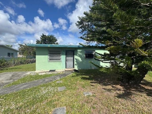 10835 SW 221 St, Goulds FL 33170